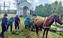 Хуторяни виходять на толоку. За громадське переживають, як за власне…