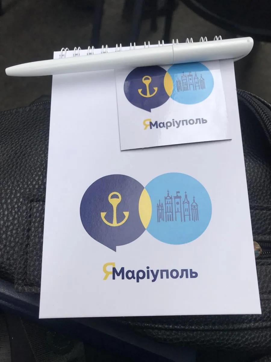 Ось такі блокноти з символікою міста отримали усі учасники вікторини.