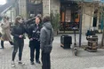 Вуличні фотографи розважаються в центрі Львова під російські пісні?