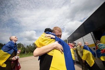 СБУ показала кадри з обміну полонених 9 червня: процес триватиме кілька днів. Фото: Володимира Зеленського