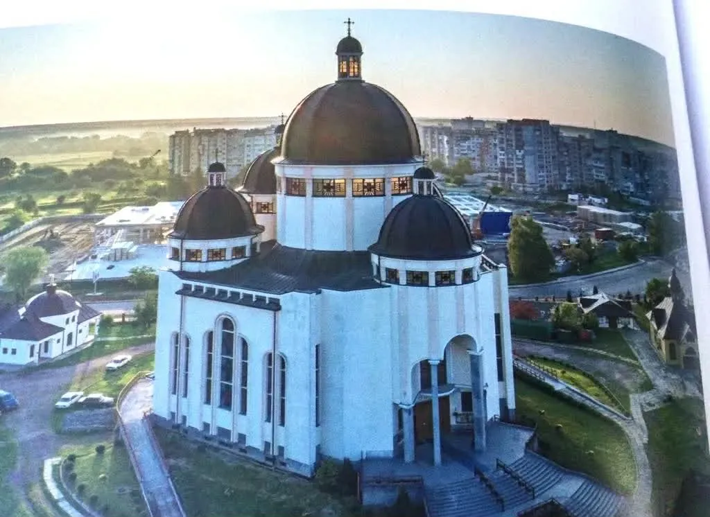 Величний храм святого Йосафата, який постав у Шептицькому з волі отця Михайла