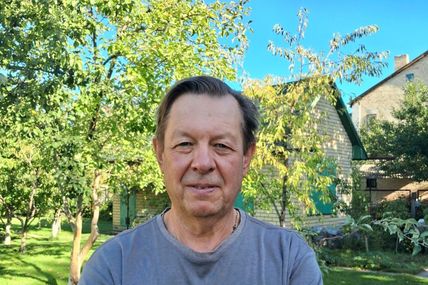 Таким величезним яблуком різдвяну ялинку не прикрасиш