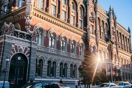 Офіційний курс долара знизився, євро — різко зріс. Фото: НБУ