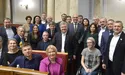 «Європейська Солідарність» лідирує у партійному рейтингу, а відрив між Зеленським і Порошенком скорочується