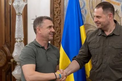 Пас Андрію Єрмаку від Сергія Реброва. Дещо про політичний футбол