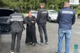 У Львові трьом наркоторговцям оголосили підозри: їх викрили на хабарі поліцейському