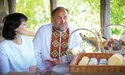 Чоловік доглядає тварин, а дружина виготовляє сир