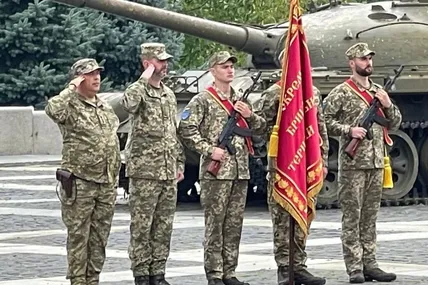 Фото вручення прапора зі сторінки бригади
