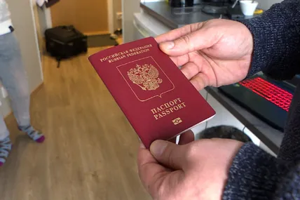 За відмову отримати паспорт рф рашисти погрожують українцям. Фото із мережі