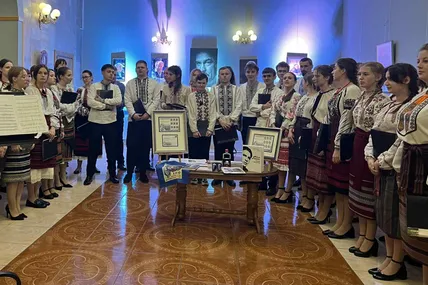 Святкування відкрив піснею на слова Миколи Петренка "Людкевич хор"