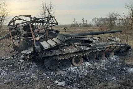 Ілюстративне фото знищеного російського танка із мережі