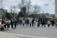 Львівʼяни йдуть до церкви освячувати Великодні кошики і жертвують паски та крашанки для ЗСУ