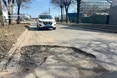 На Івано-Франківщині водійку «Mercedes-Benz E200» оштрафували за … ями на дорозі