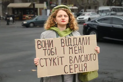 В Україні о 9:00 почали переводити світлофори у режим червоного світла на 1 хвилину