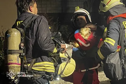 У Вишгороді на Київщині внаслідок ворожої атаки пошкоджена 9-поверхівка