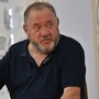 «Я вчився у школі погано — ніяк не міг букви скласти в слова. Читати навчився тільки з читанки»