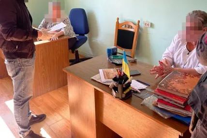 ДБР затримало на Львівщині посадовців, які вимагали у військового гроші за оформлення інвалідності батьку