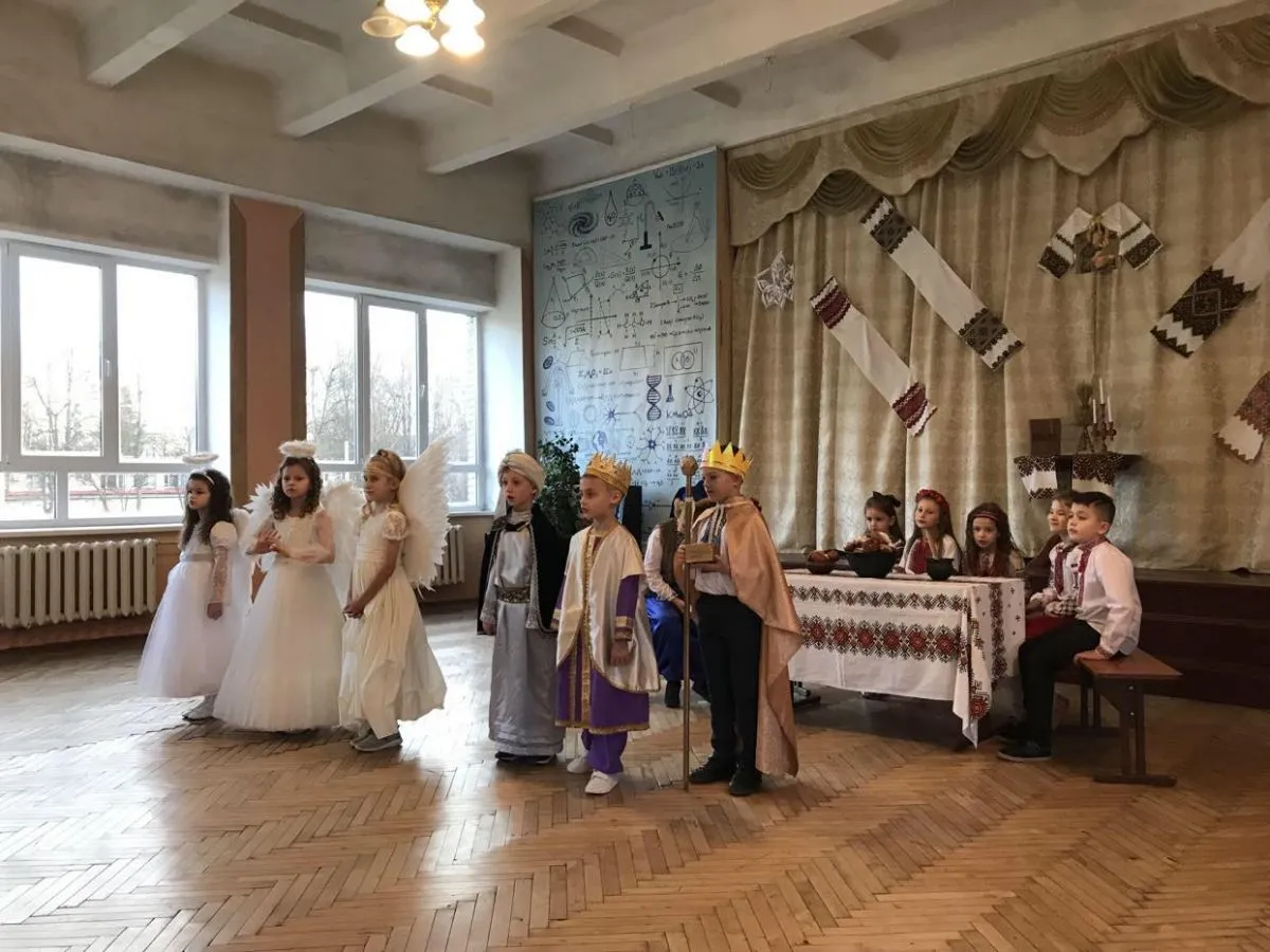 Першими про "чудо-чудо" сповістили Ангели і Три Царі.