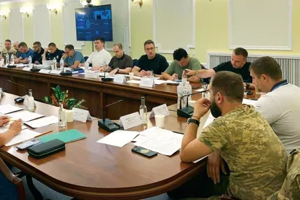 Засідання ТСК у Києві. Його проведення широко не анонсувалося. Тож деякі депутати на засідання не потрапили.
