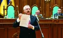 «Конституційним Судом керує особа, голос якої допоміг ухвалити горезвісні „харківські угоди“, що призвели до війни…»