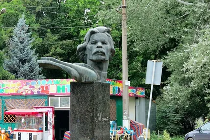 Погруддя письменника. Фото: "Думская"