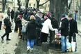 «Якщо людина стає у чергу третій раз, то справді голодна»
