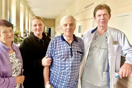 Поряд із паном Михайлом постійно перебували його близькі – донька та дружина. Фото ЛОКЛ