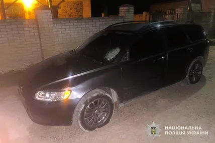 На Львівщині п’яний водій Volvo збив пішохода: чоловіка госпіталізовано. Фото поліції Львівщини