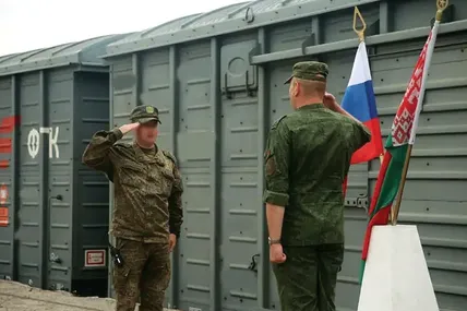 Військовий контингент з росії вже прибув на навчання до білорусі. Там його радо зустріли...
