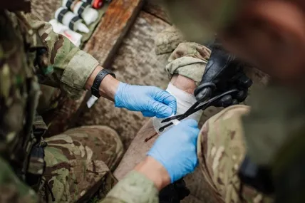 ГУР МОУ показало відео роботи своїх медиків на суші, в небі й на морі: «Щодня — тисячі врятованих життів». Фото: ГУР МО