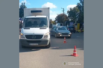 У Жовкві внаслідок наїзду мікроавтобуса травмована літня жінка 