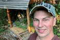 Майстер-фасадник відновлює у лісах занедбані джерела
