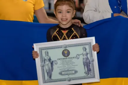 На Львівщині шестирічна гімнастка встановила світовий рекорд . Фото: Instagram / regina__abramova