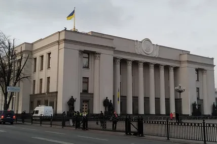 У парламенті відкликали закон “про розстріл військових”, який внесли "слуги народу"