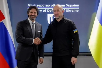Словаччина вперше за влади Фіцо анонсувала військову допомогу Україні