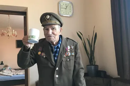 Тепер пан Андрій питиме чай з "високозамківського" горнятка. Фото автора