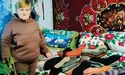 Плете шкарпетки для воїнів