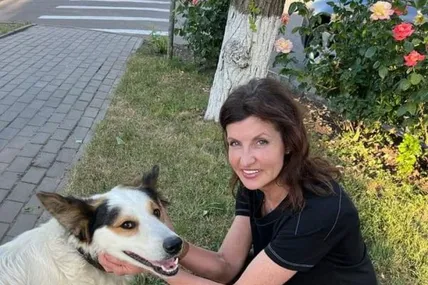 Марина Порошенко із врятованим собакою. Із Херсона його привезли до Києва.