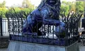 В окупованому Донецьку лева зі Львова замінили на… каменюку
