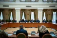 Жінкам у держсекторі дозволили вільний виїзд за кордон