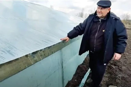 У зведеній на Львівщині теплиці Петро Мазур вирощує розсаду та різні овочі. Фото з архіву Петра Мазура.