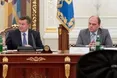 Підігравав Януковичу на скрипці...