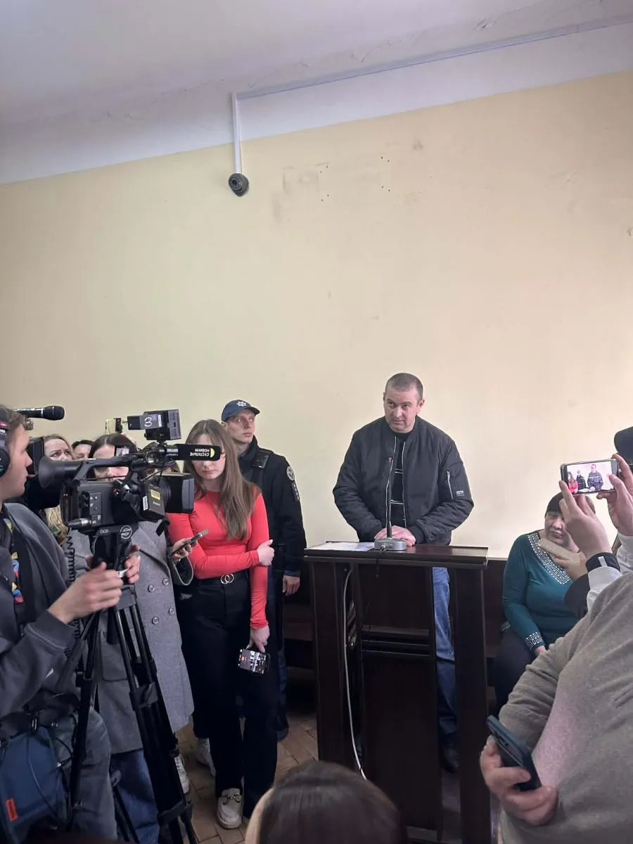 Свої показання у суді давав судовий експерт, який проводив хімічний аналіз фрагменту металу, який вилучили з голови Ірини Фаріон