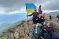 «Гори доступні для кожного»: захисник з протезом підкорив гору Пікуй на кріслі Джульєтці