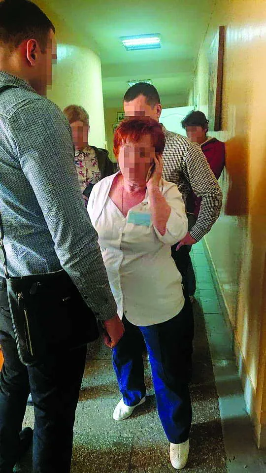 На сьогодні лікарка перебуває у лікарні, під охороною. Міру запобіжного заходу наразі не обрали.