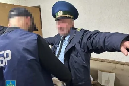 Затримали на хабарництві. Фото: Львівська обласна прокуратура