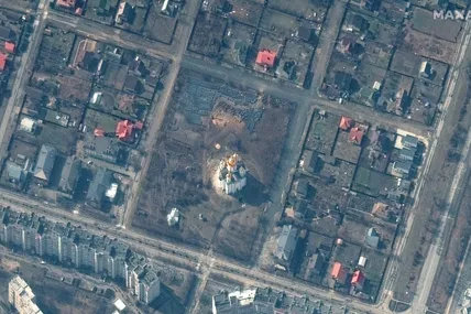 Maxar опублікувала знімки братської могили в Бучі