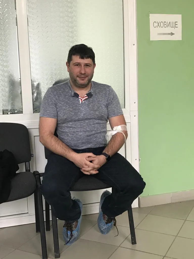 Анлрій Довгун після здачі дефіцитних тромбоцитів.