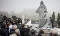 Замість “трави біля дому” тут вчувається недоречний “рокіт космодрому”...