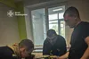 У Львові рятувальники виїхали в лікарню, щоб зняти каблучку з набряклого пальця дитини